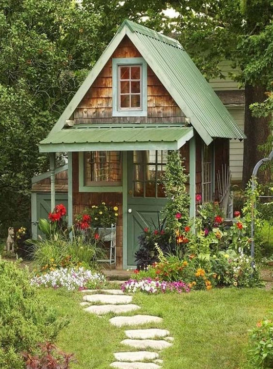 She shed garden paradise