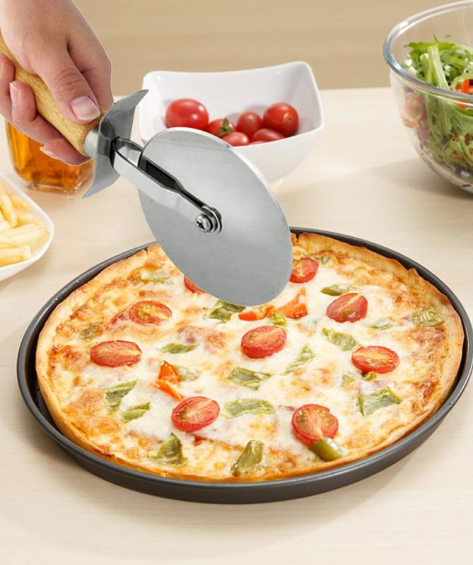 pizza cutter cutting pizza