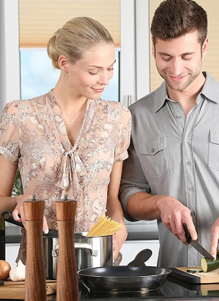 couple cooking