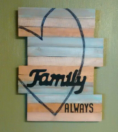 Family pallet wood sign