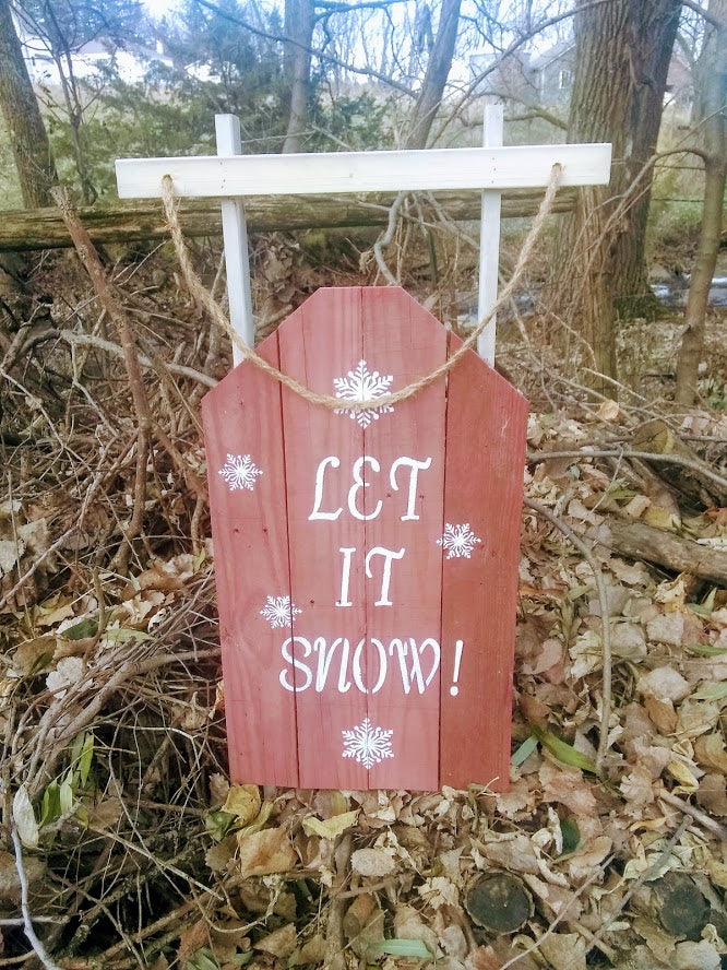Let it snow pallet sign in leaves