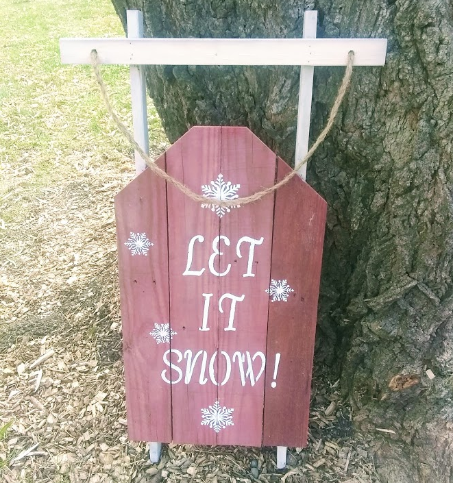 Let it snow pallet sign-tree-cropped