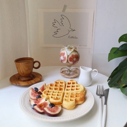 wood cup & saucer with bfast