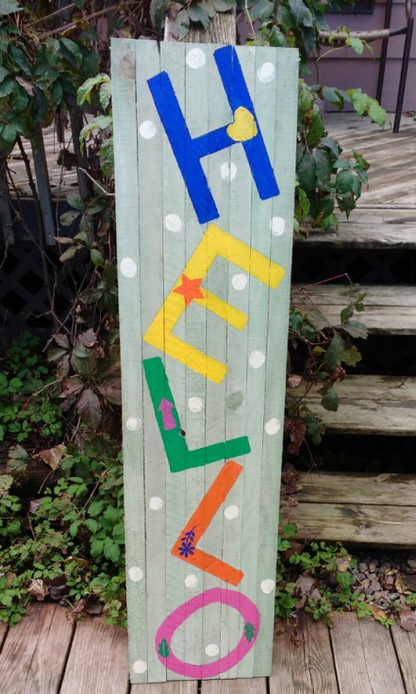 Welcome everyone with a hello pallet sign