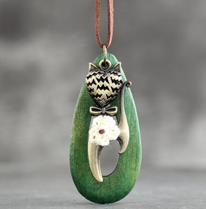 green wood meow necklace